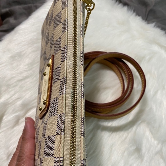 Authentic Louis Vuitton Discontinued Eva Clutch - Picture 10 of 12